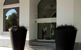 Square Hotel