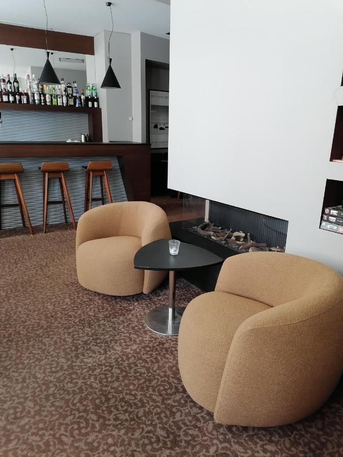 קורטרייק Square Hotel מראה חיצוני תמונה
