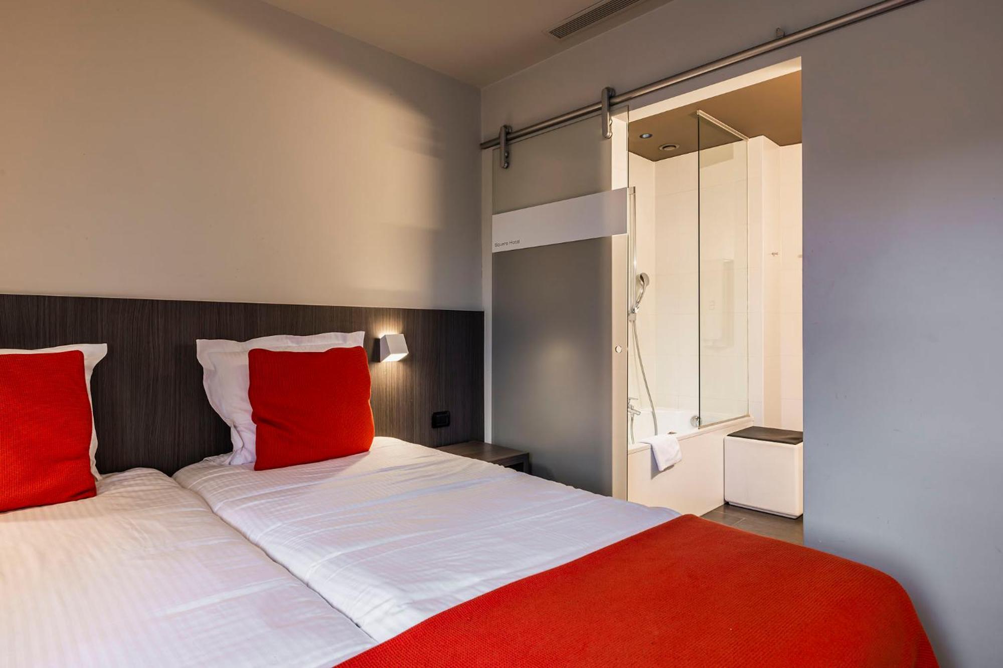 קורטרייק Square Hotel מראה חיצוני תמונה