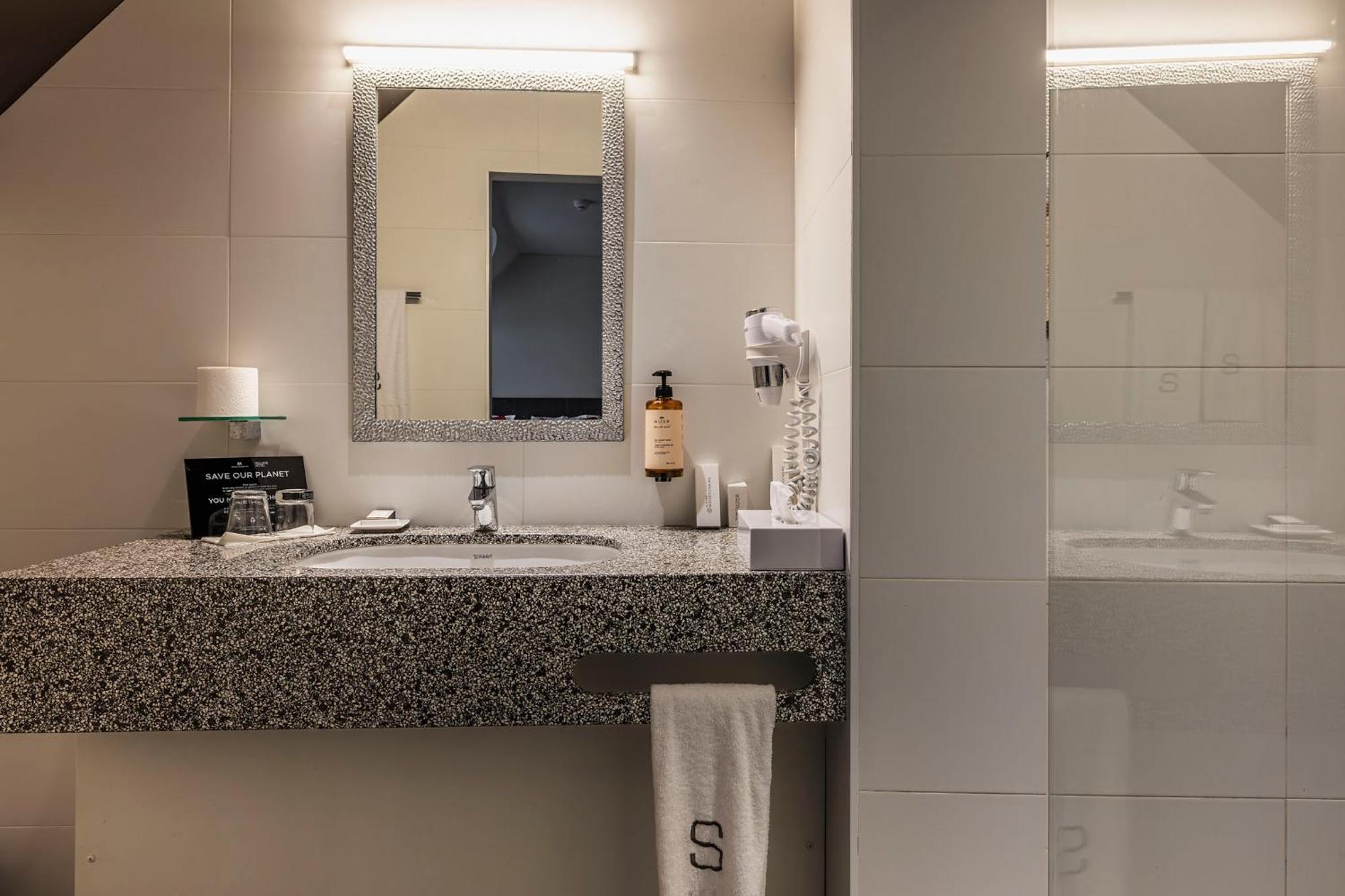 קורטרייק Square Hotel מראה חיצוני תמונה