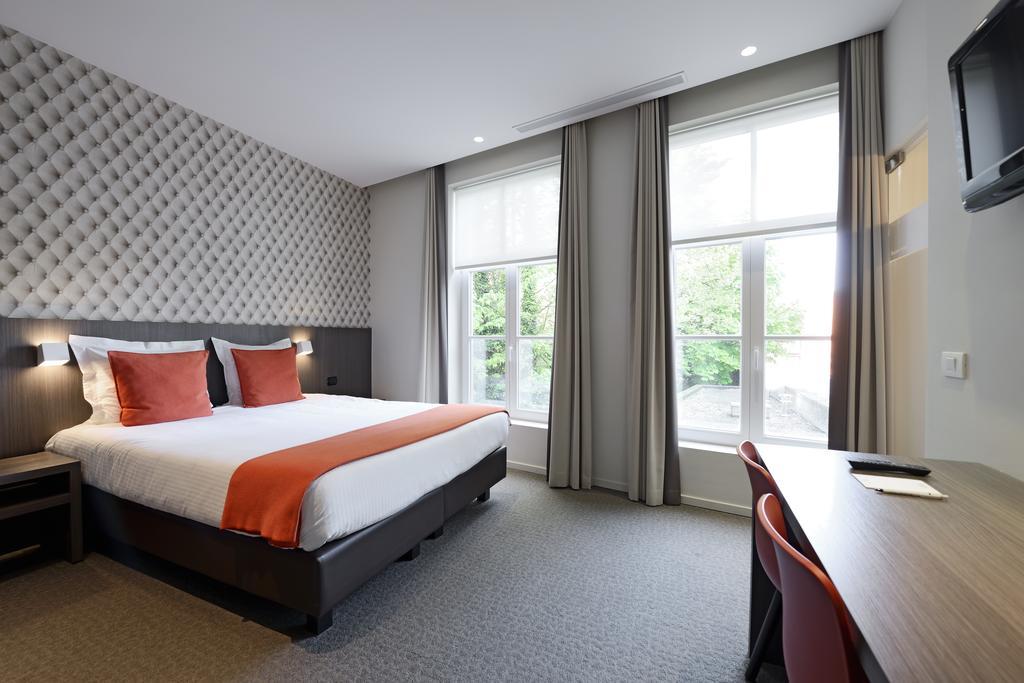 קורטרייק Square Hotel מראה חיצוני תמונה