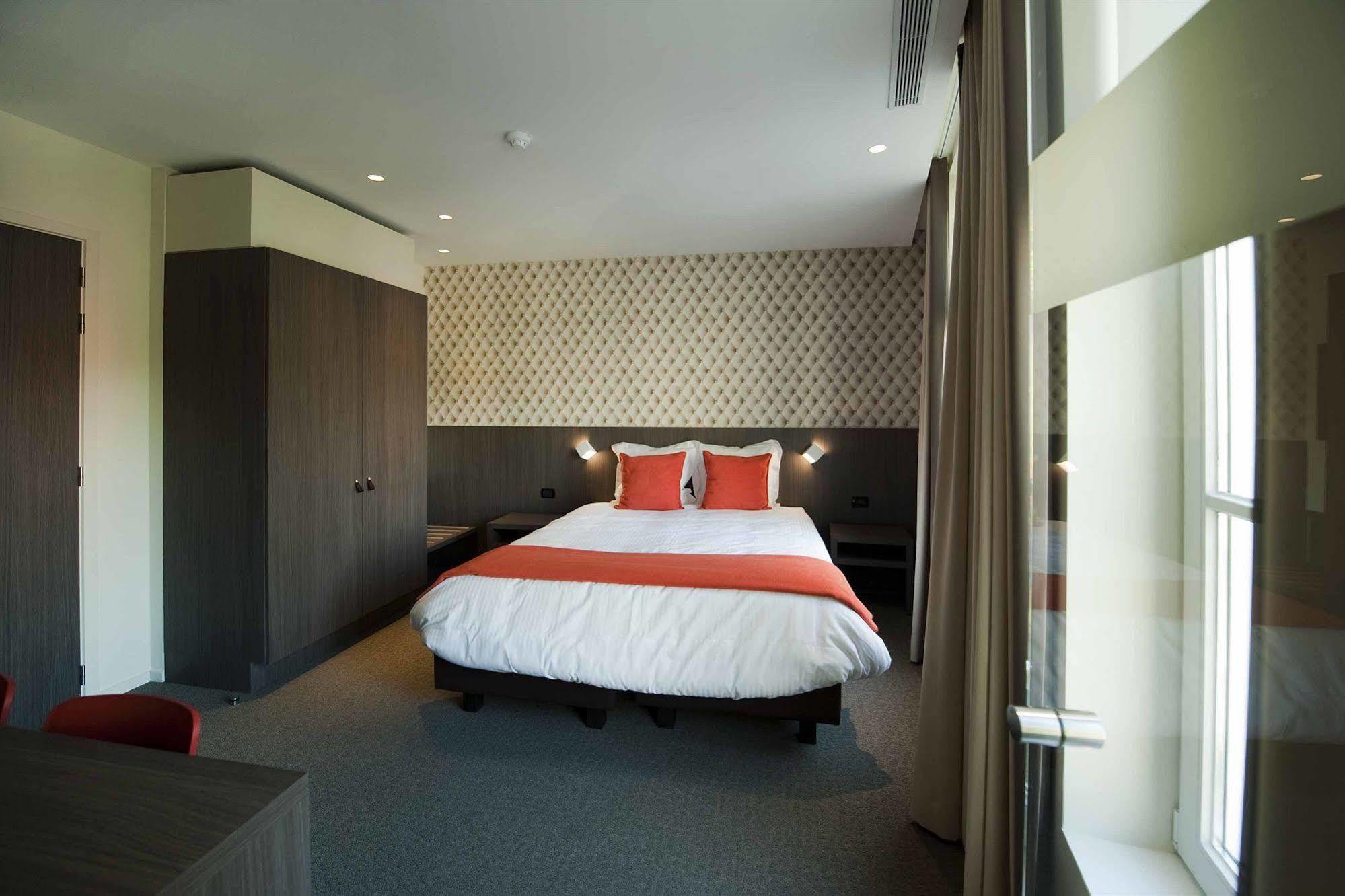 קורטרייק Square Hotel מראה חיצוני תמונה