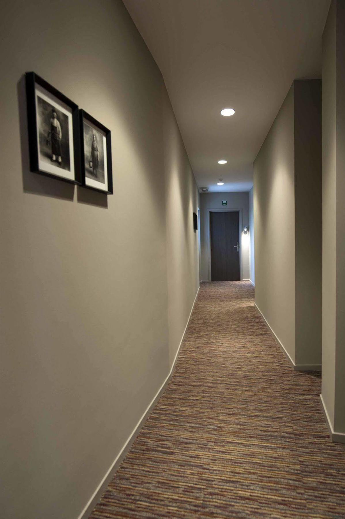 קורטרייק Square Hotel מראה חיצוני תמונה